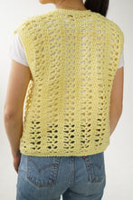 Load image into Gallery viewer, Veste cardigan an tricot vintage faite à la main jaune canaris O/S
