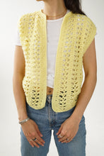 Load image into Gallery viewer, Veste cardigan an tricot vintage faite à la main jaune canaris O/S
