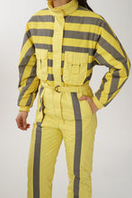 Charger l&#39;image dans la galerie, Fou one piece vintage Mistral ski suit, snow suit jaune et lignes grises pour femme taille 8 (S)
