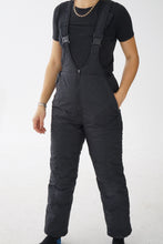 Load image into Gallery viewer, Salopette de neige noir pour femme Collection ski fashion taille S
