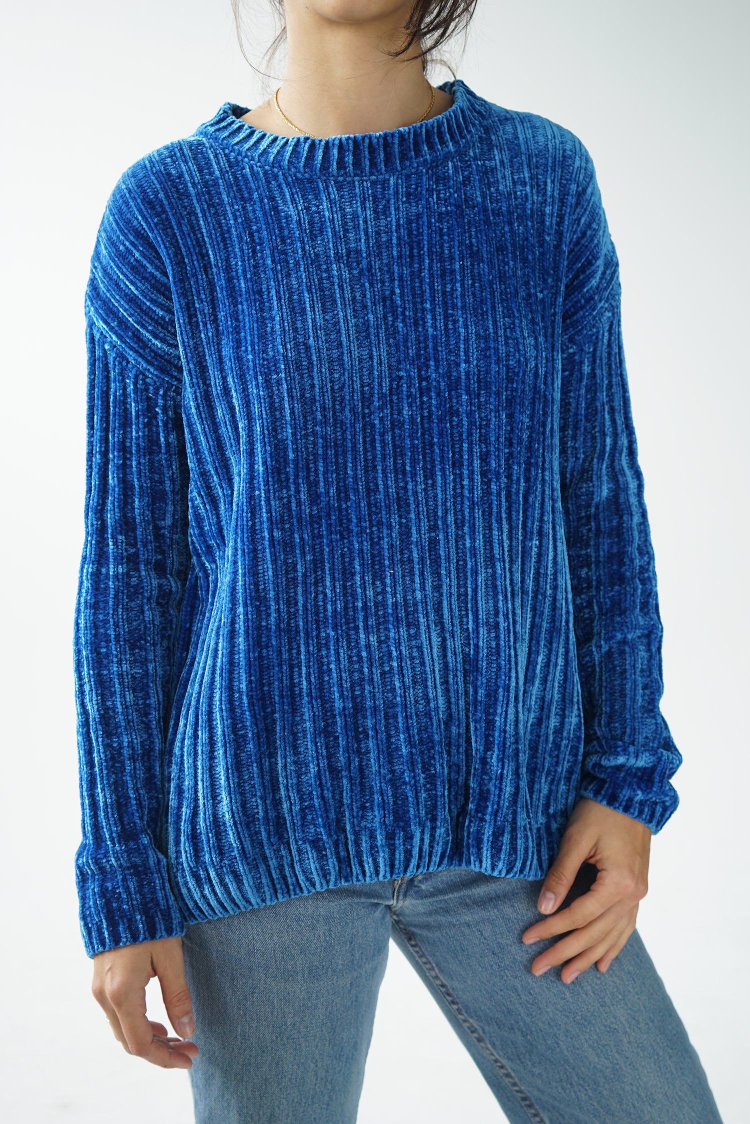 Extra soft vintage velvet sweater electric blue | Chandail extra doux vintage en velour bleu électrique