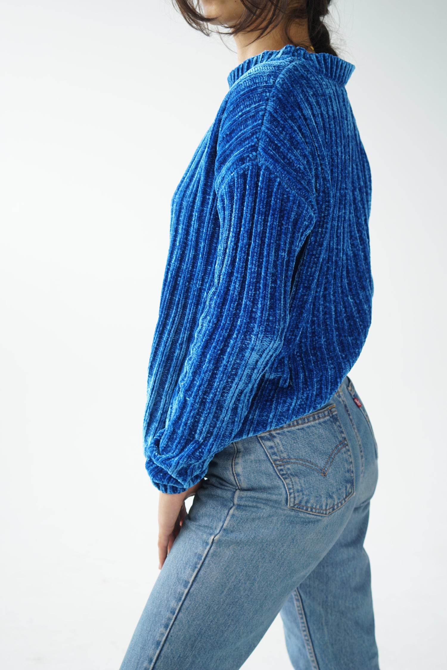 Extra soft vintage velvet sweater electric blue | Chandail extra doux vintage en velour bleu électrique