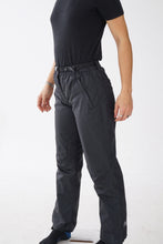 Charger l&#39;image dans la galerie, Pantalon imperméable doublé style hardshell Wetskin noir pour femme taille S
