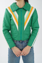 Charger l&#39;image dans la galerie, Manteau vintage 70s Aspen vert avec ligne jaune et blanche pour femme taille XS
