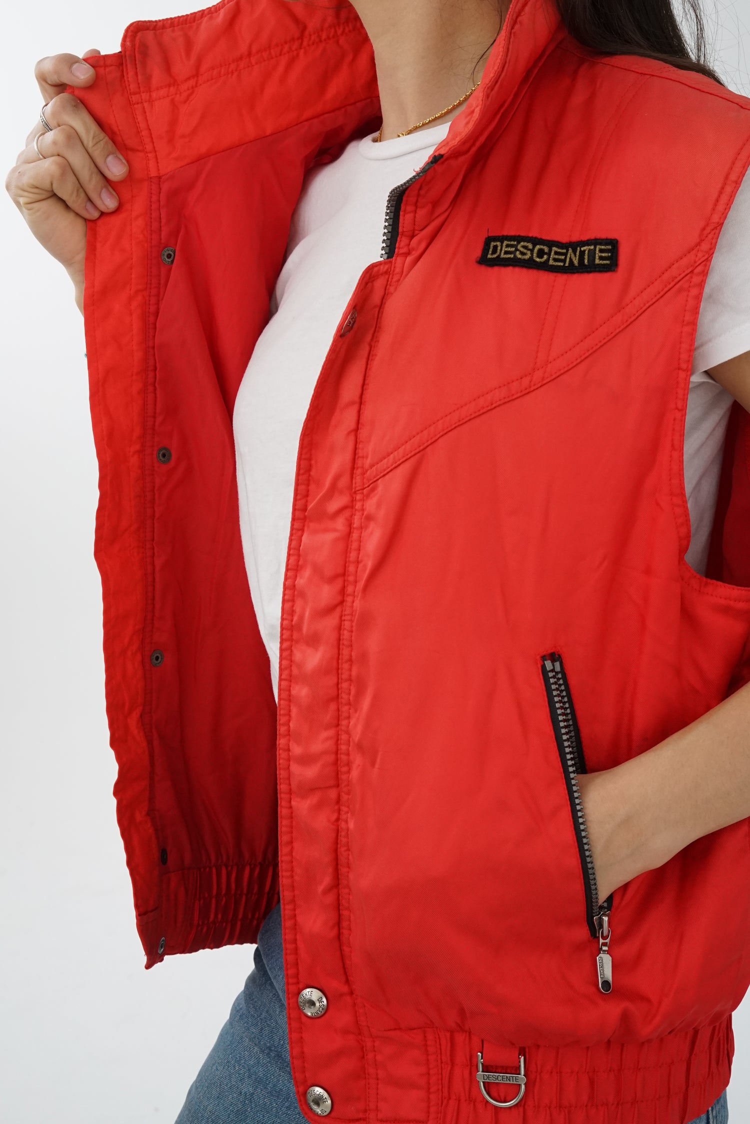 Descente red retro sleeveless jacket for men size M