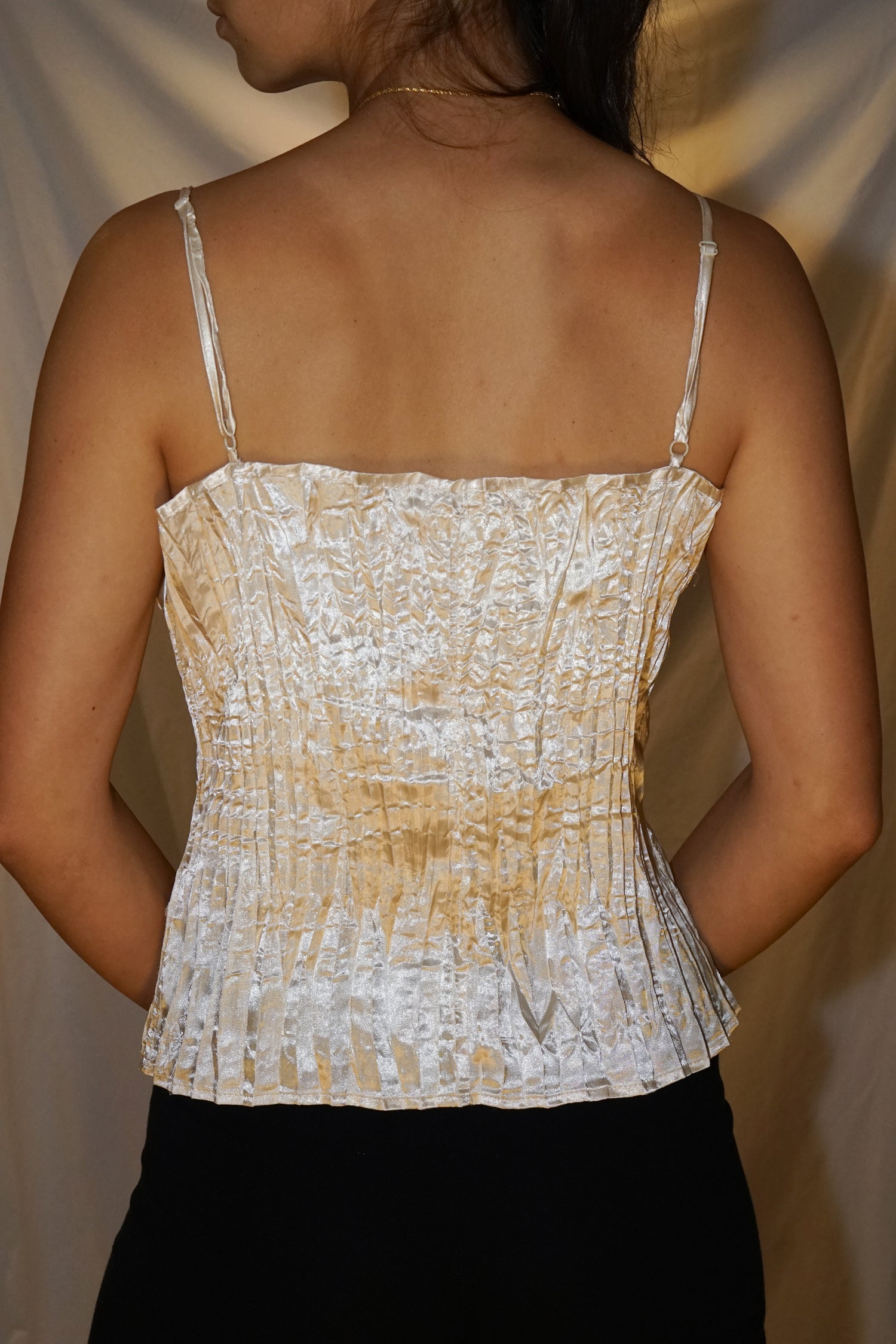 Camisole en satin fripé sans nom doré taille M