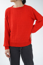 Charger l&#39;image dans la galerie, Chandail en tricot rouge fait à la main pour femme taille S
