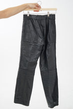 Charger l&#39;image dans la galerie, Pantalon en cuir fait au Canada Taurus pour femme taille 24 (XS)
