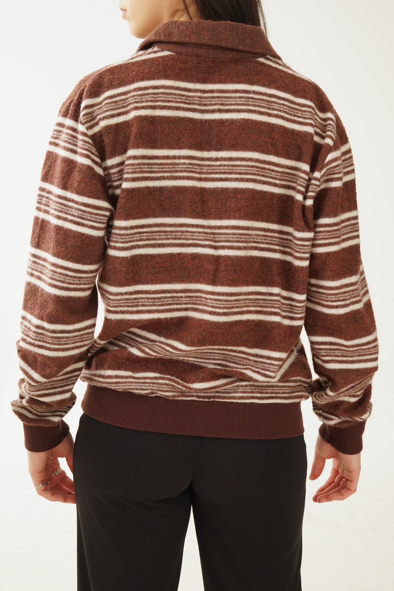 Chandail col en V vintage 70s Sears brun avec lignes blanches S-M
