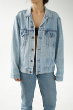 Load image into Gallery viewer, Levis jeans jacket size small
