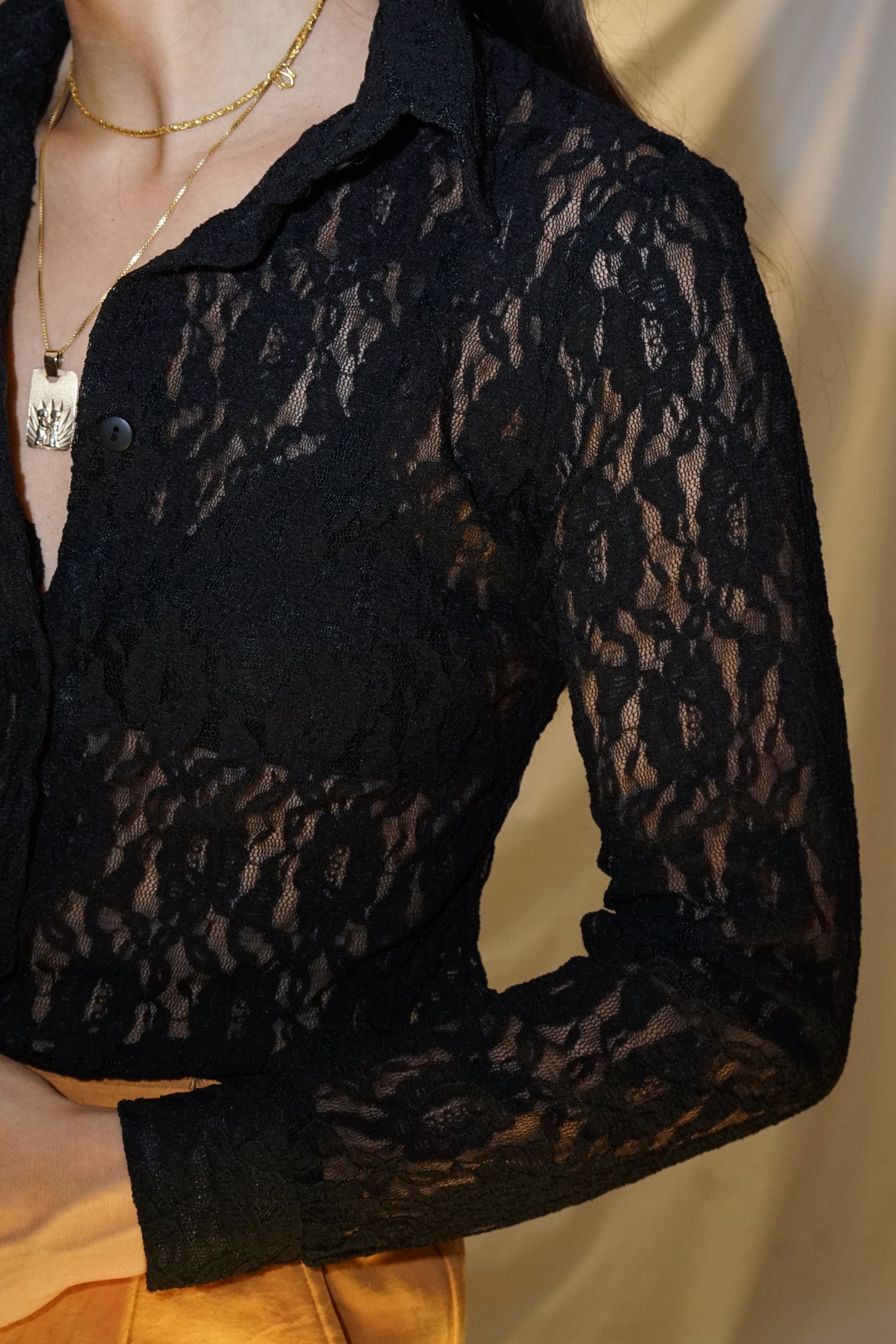 Superbe blouse en dentelle faite au Canada Mega Collection taille XS-S