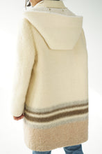 Charger l&#39;image dans la galerie, Manteau long vintage en laine fait au Canada
