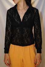Charger l&#39;image dans la galerie, Superbe blouse en dentelle faite au Canada Mega Collection taille XS-S
