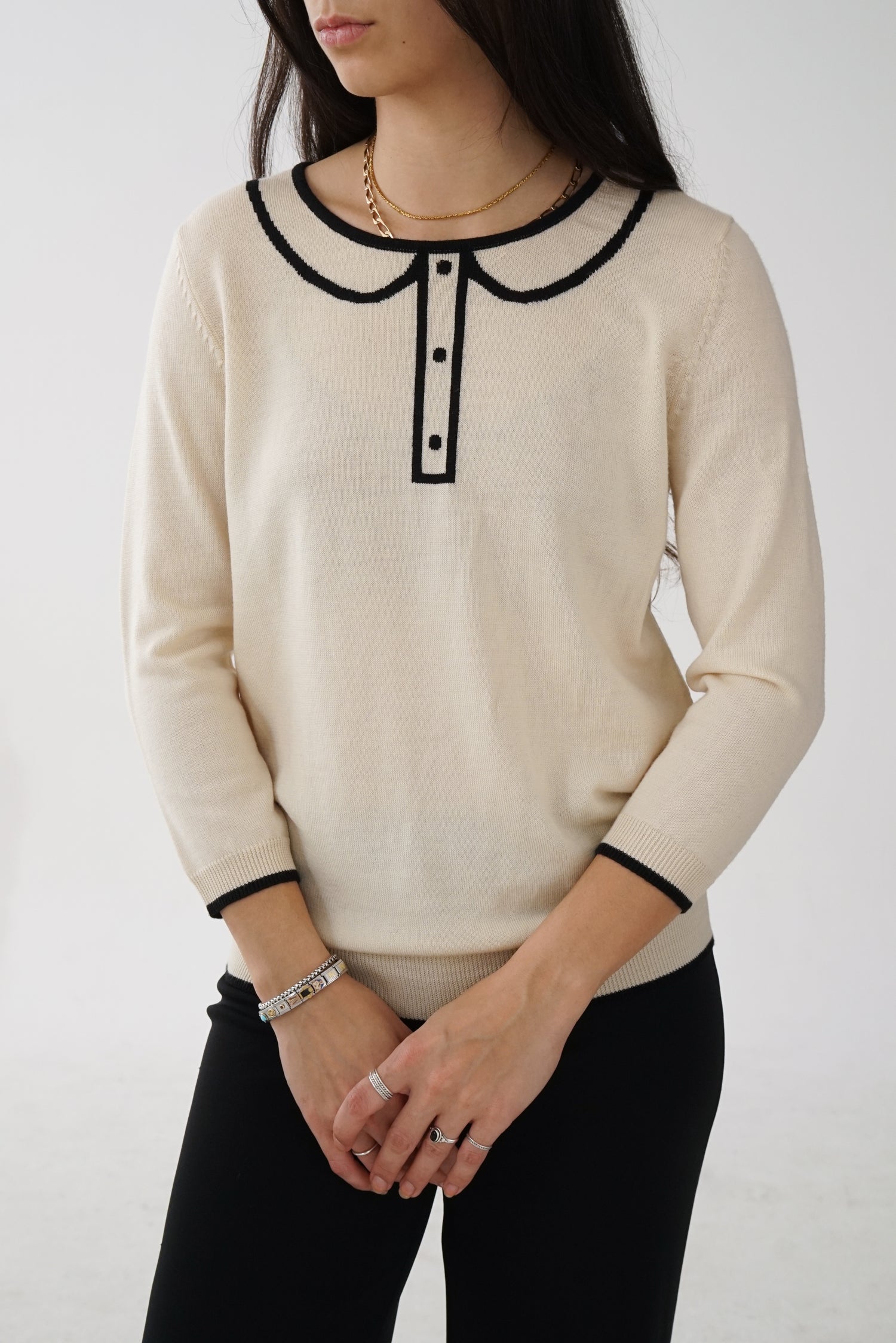 Chandail en laine de mérinos off white doux avec détails/col noirs pour femme taille M