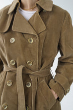 Charger l&#39;image dans la galerie, Trench coat vintage Aquascutum en corduroy avec doublure en laine pour femme taille S
