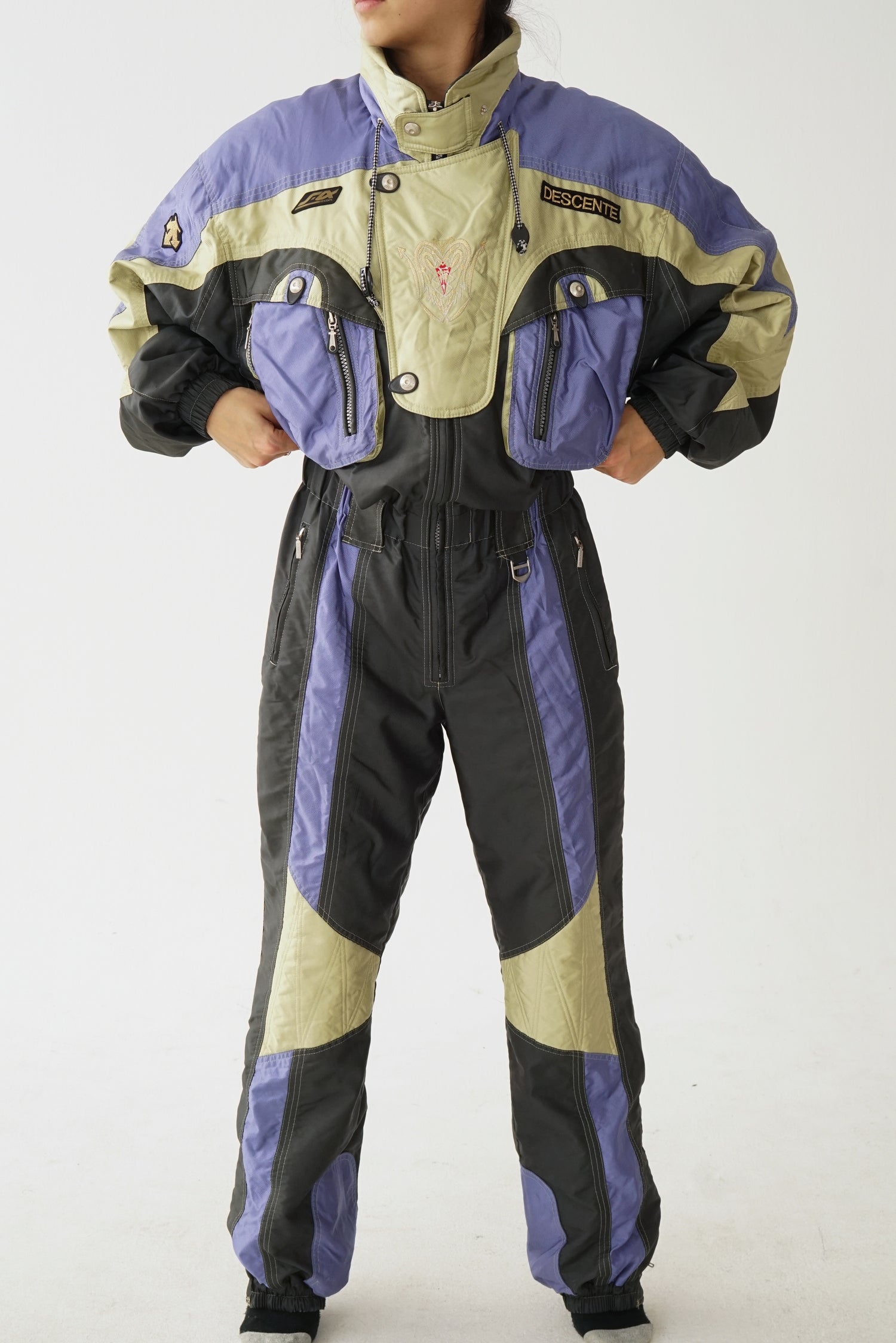 One piece vintage Descente ski suit, snow suit métallique gris, bleu et vert pâle pour homme taille XL