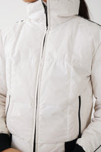 Charger l&#39;image dans la galerie, Habit de ski deux pièces Daniel S Reid fait au Canada, snow suit avec manteau et chapeau assorti en duvet blanc pour femme taille 10 (S)
