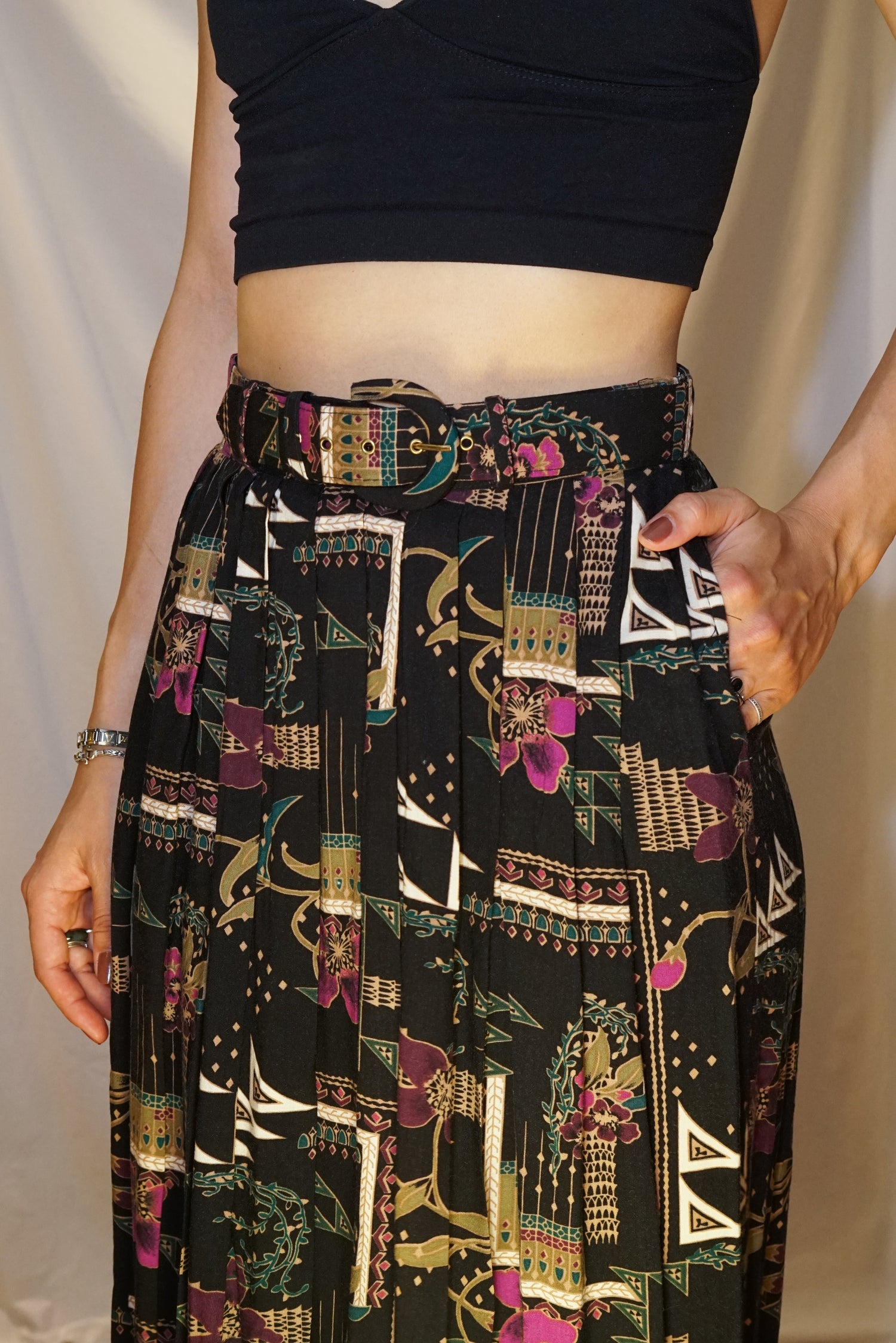 Jupe midi à ceinture faite au Canada noire à motifs taille S