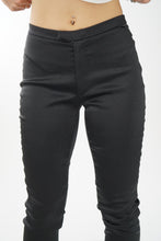 Charger l&#39;image dans la galerie, Pantalon satin noir mince vintage Guess 2000 pour femme taille 26
