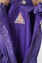 Charger l&#39;image dans la galerie, One piece ski suit Skila mauve shiny, snow suit vintage pour femme taille 36 F (XS-S)
