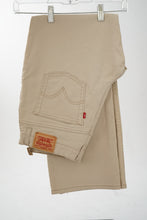 Charger l&#39;image dans la galerie, Jeans Levis 550 relaxed boot cut beige pour femme taille 12M
