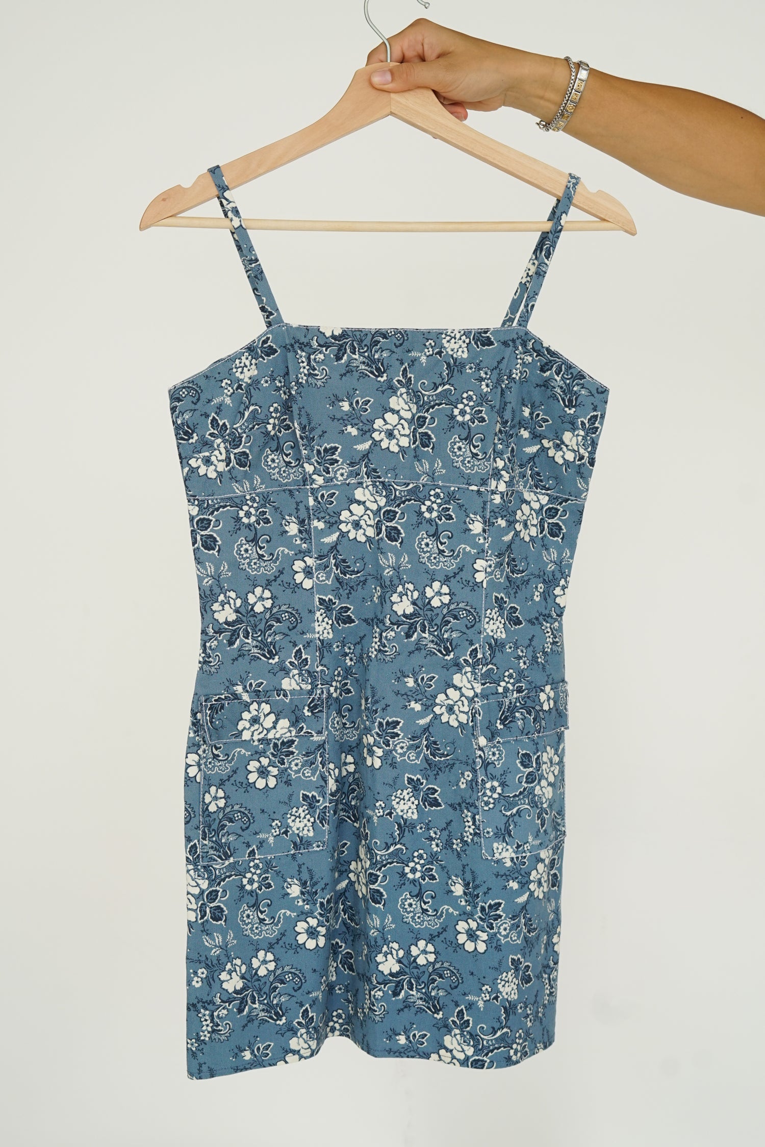 Robe courte bleu à fleurs vintage faite au Canada taille 7 (S)