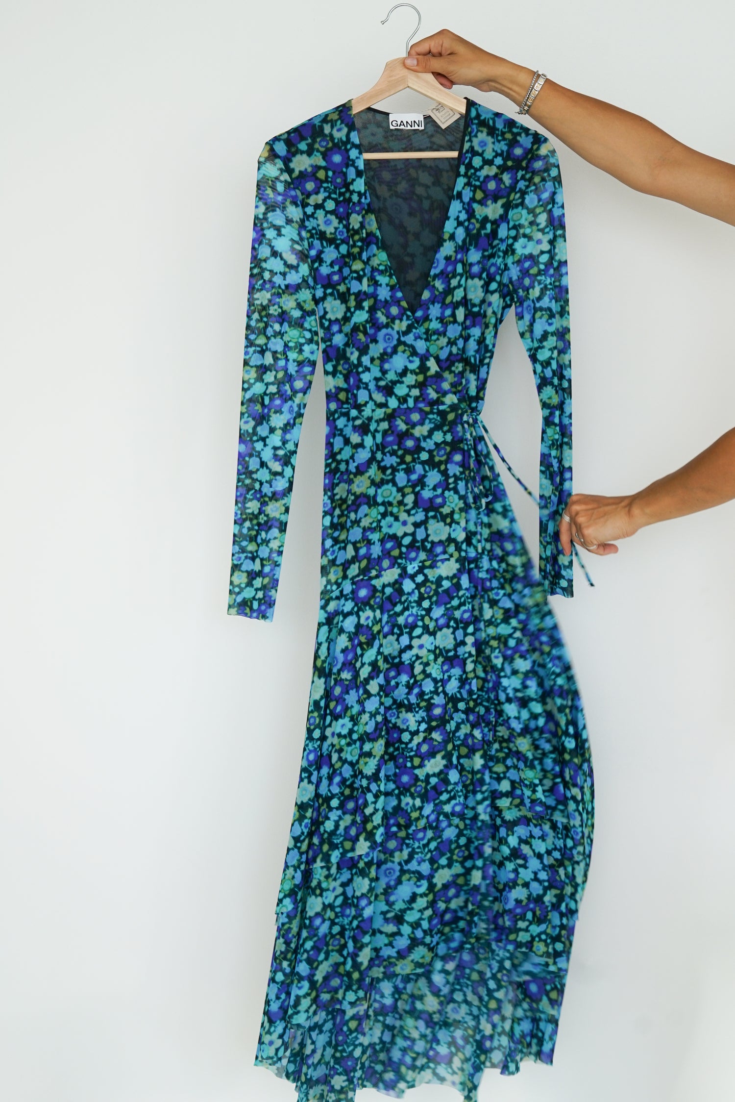 Robe maxi cache cœur GANNI bleue fleurit taille O/S