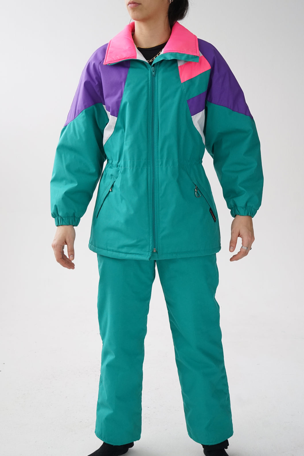 Ensemble de ski mince rétro Action ll vert avec accent rose fluo, mauve et blanc pour femme taille 8 (XS-S)