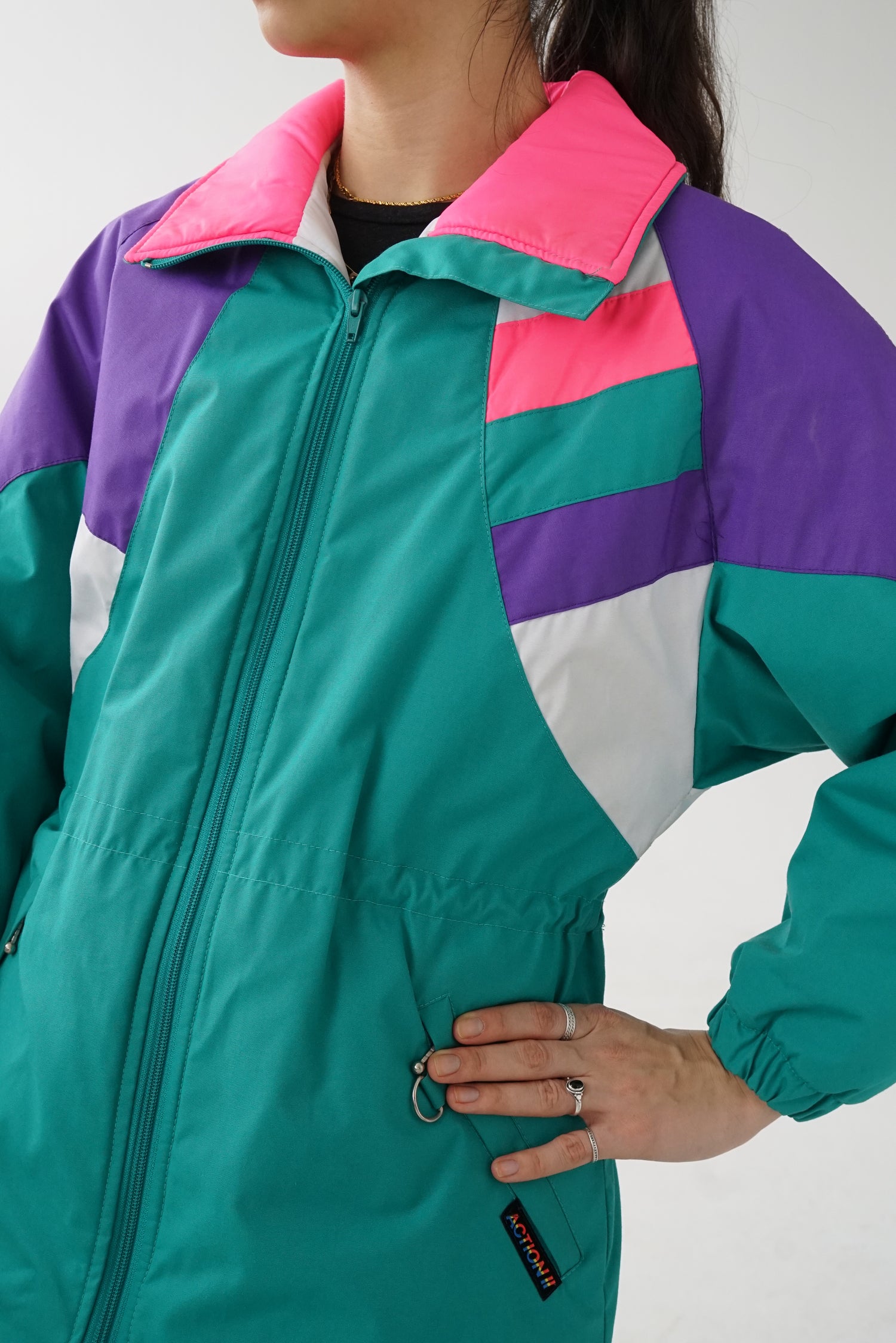 Ensemble de ski mince rétro Action ll vert avec accent rose fluo, mauve et blanc pour femme taille 8 (XS-S)