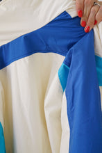 Load image into Gallery viewer, Manteau rétro Joff comme neuf blanc avec accent bleu unisexe taille 42 (M-L)
