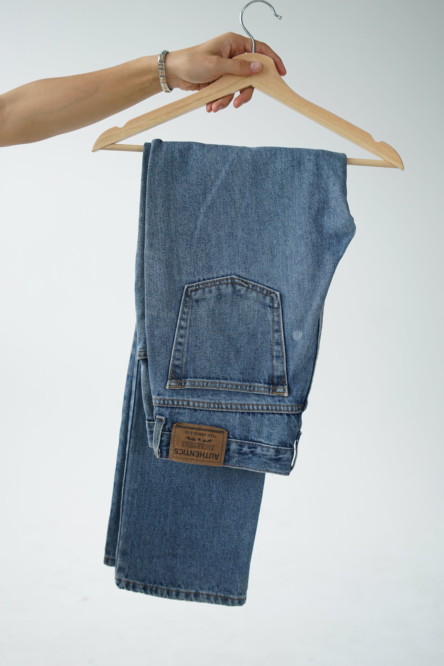 Authentic signature Levis regular fit 34''x32 ''