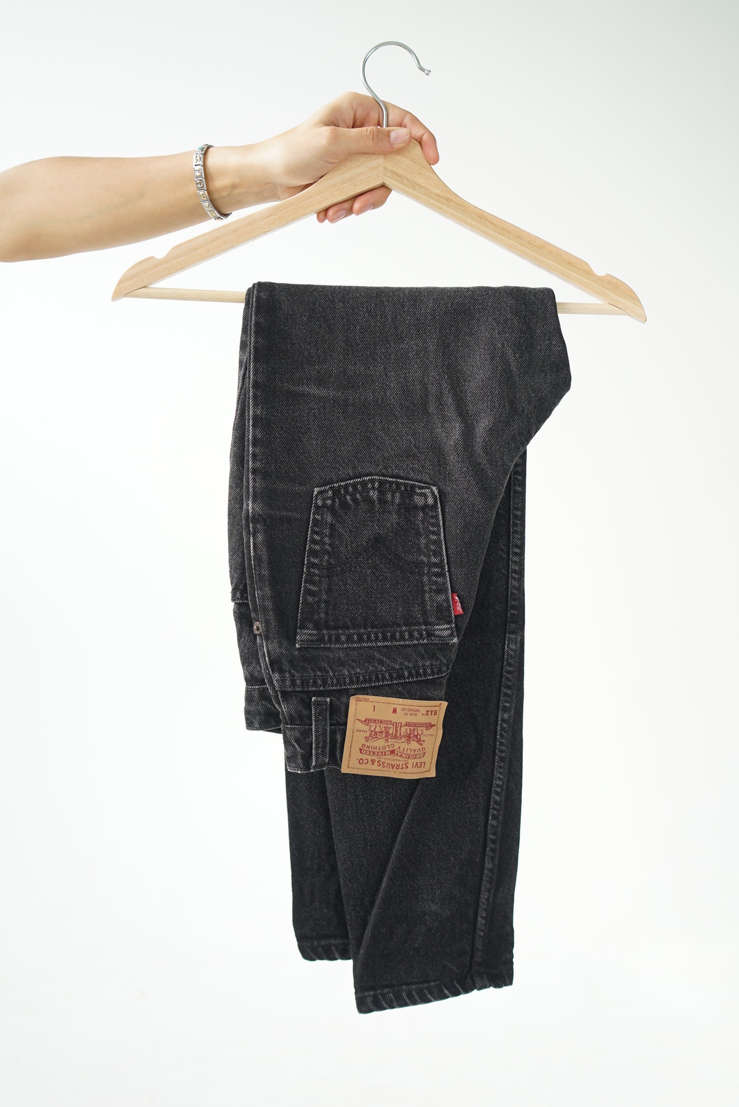 Levis 512. The perfect vintage mom jeans. Size 24-25 (see description)