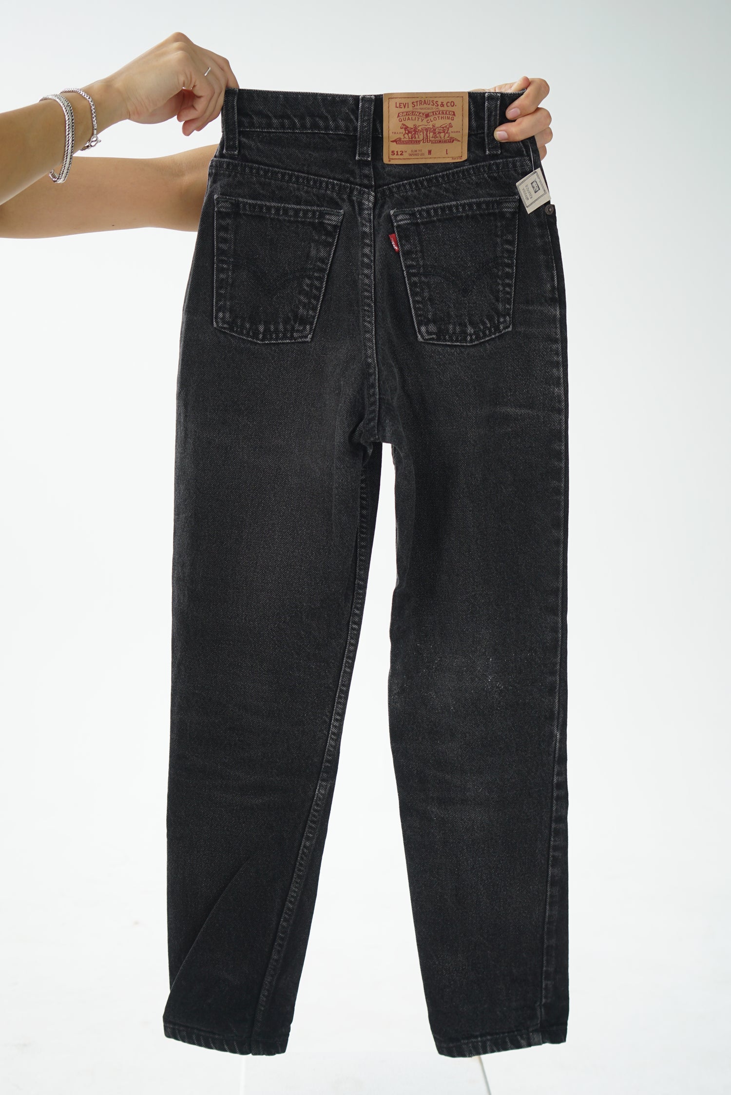 Levis 512. The perfect vintage mom jeans. Size 24-25 (see description)