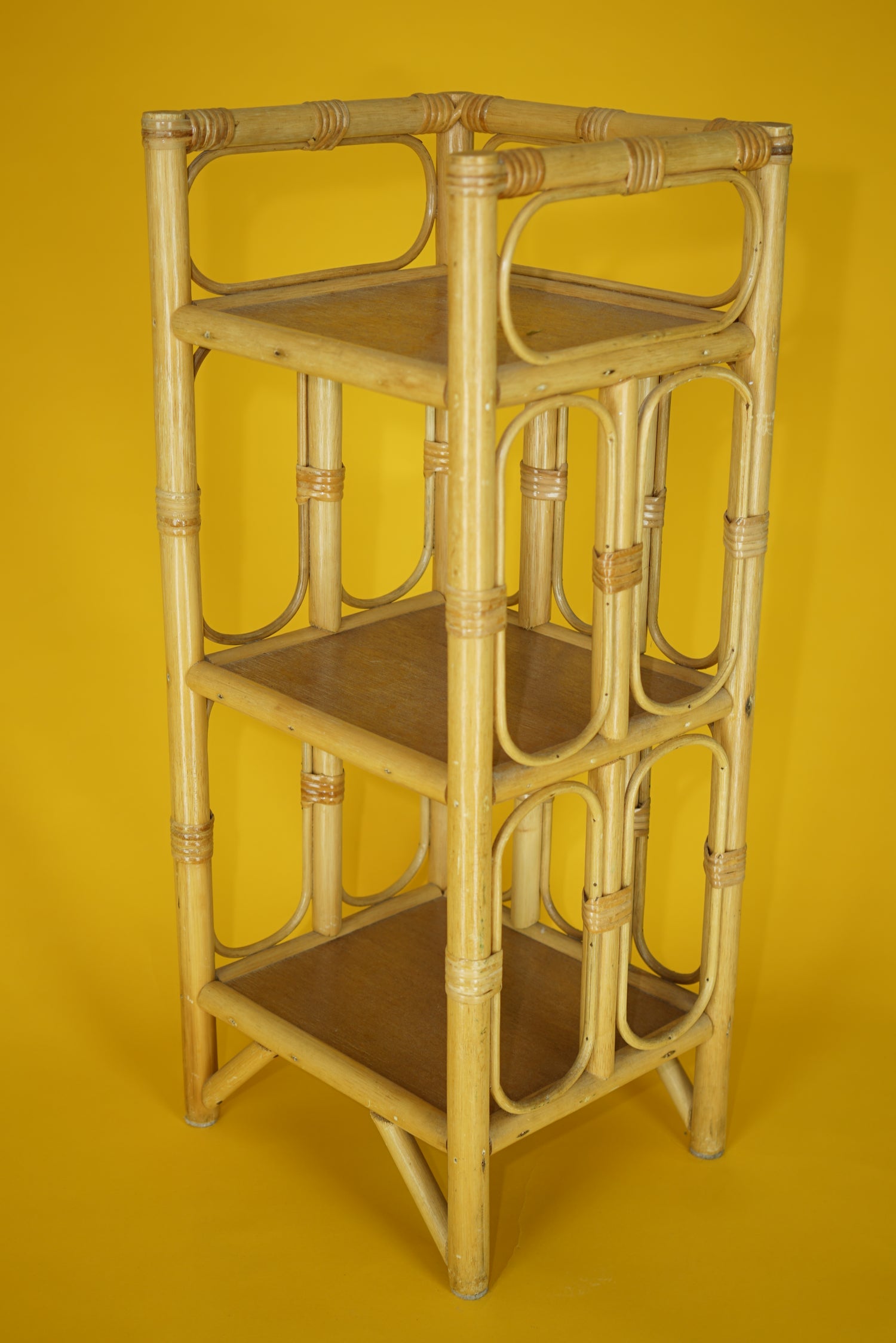 Petite étagère en bambou