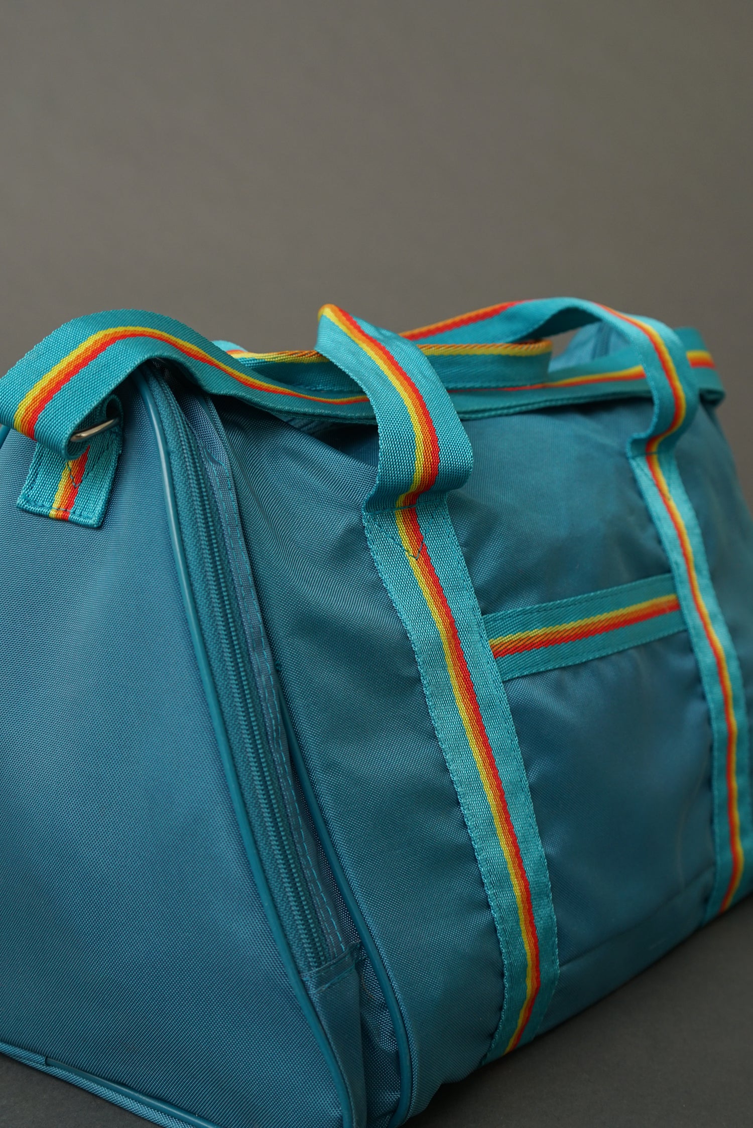 Triangle vintage sport bag