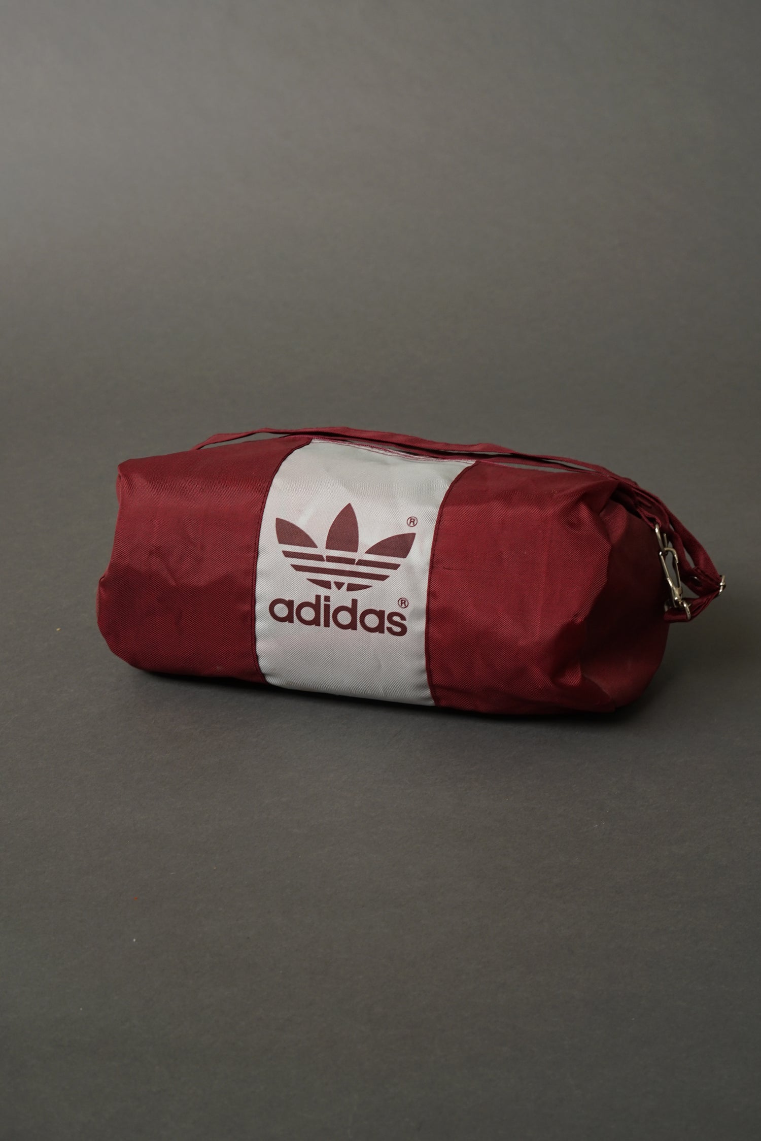 Sac Adidas vintage cylindrique rouge vin
