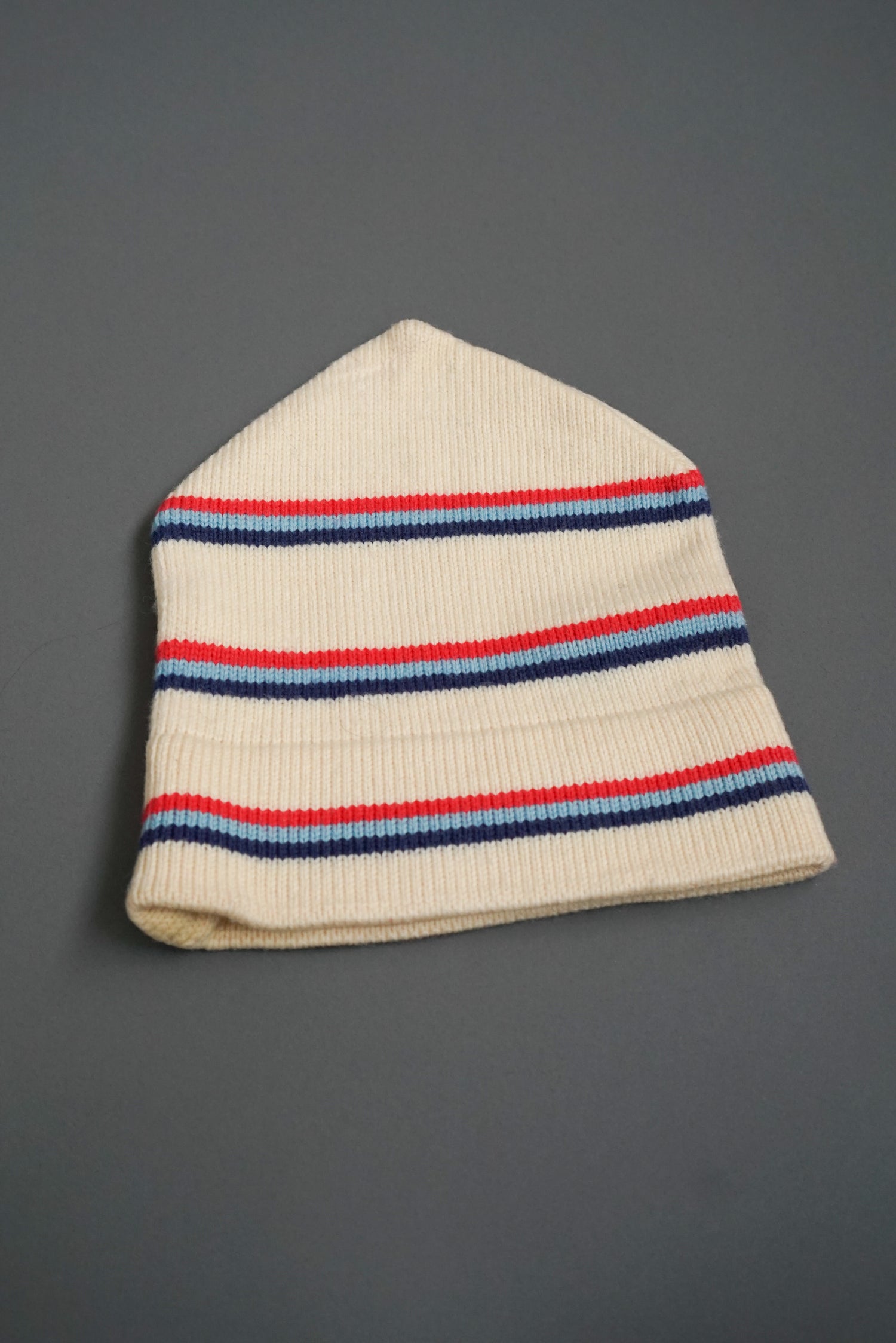 Wool beanie with blue and red