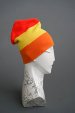 Load image into Gallery viewer, Vintage beanie orange and yellow
