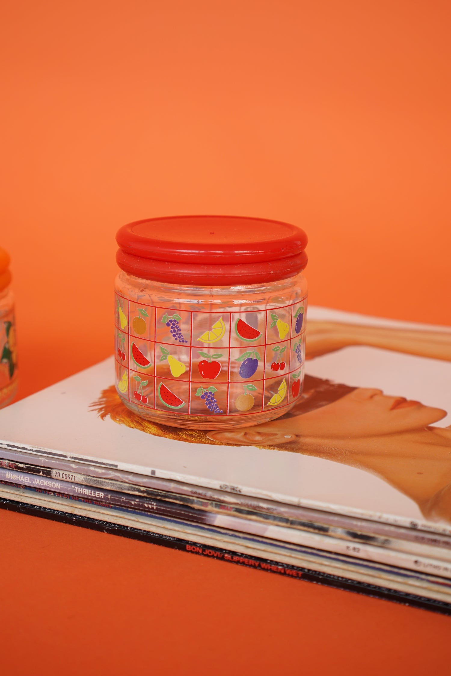 Petit contenant vintage en vitre rouge