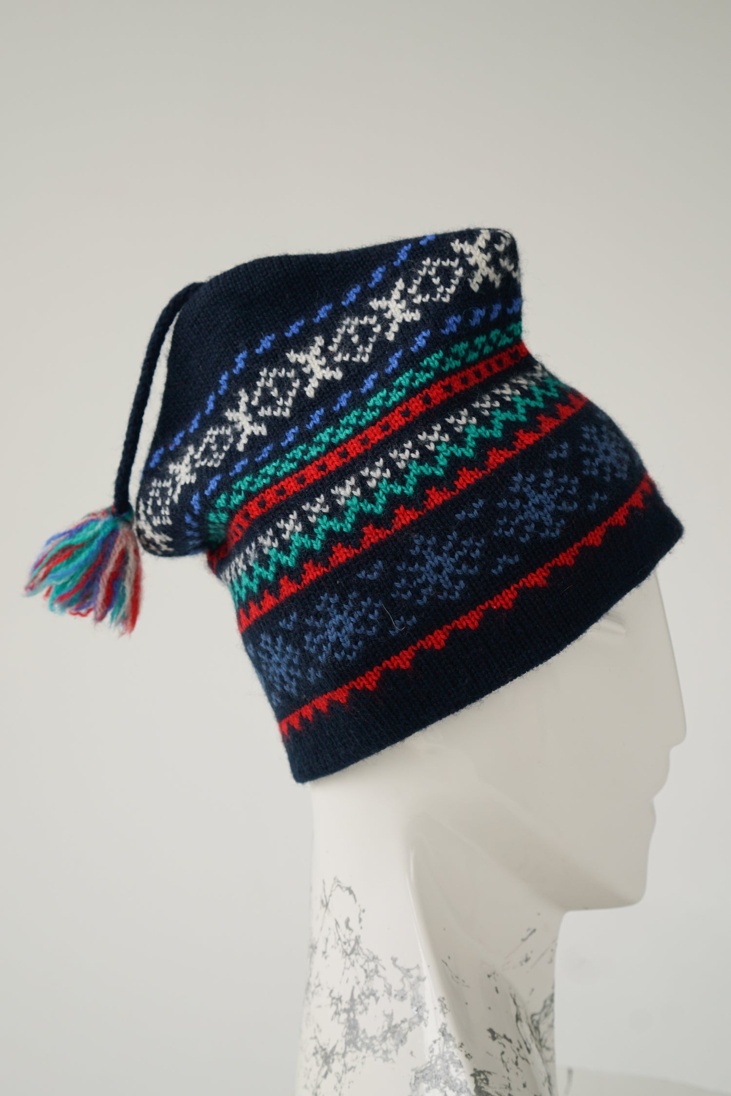 Tuque vintage en laine bleu foncé avec motifs taille S-M