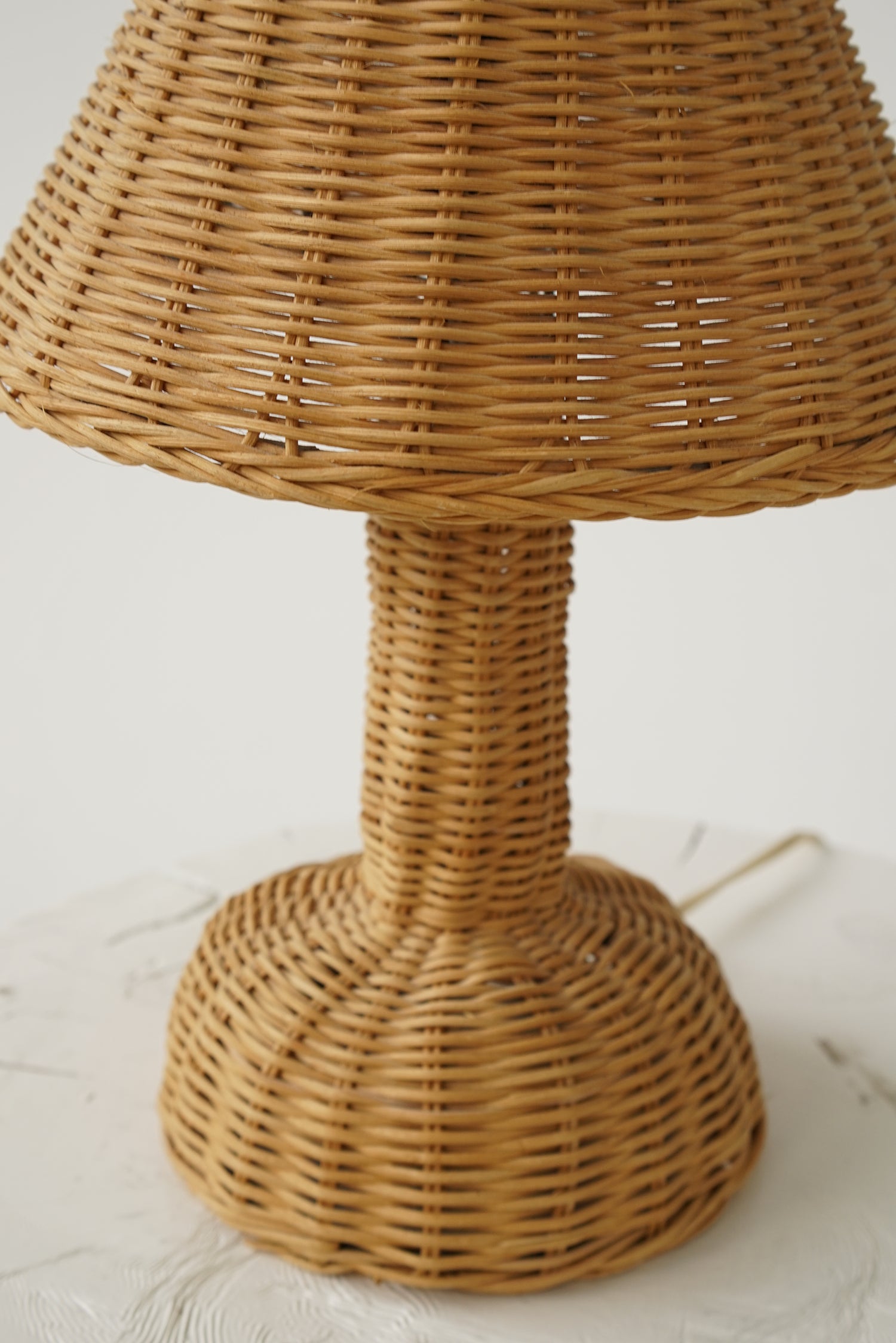 Lampe en rotin vintage