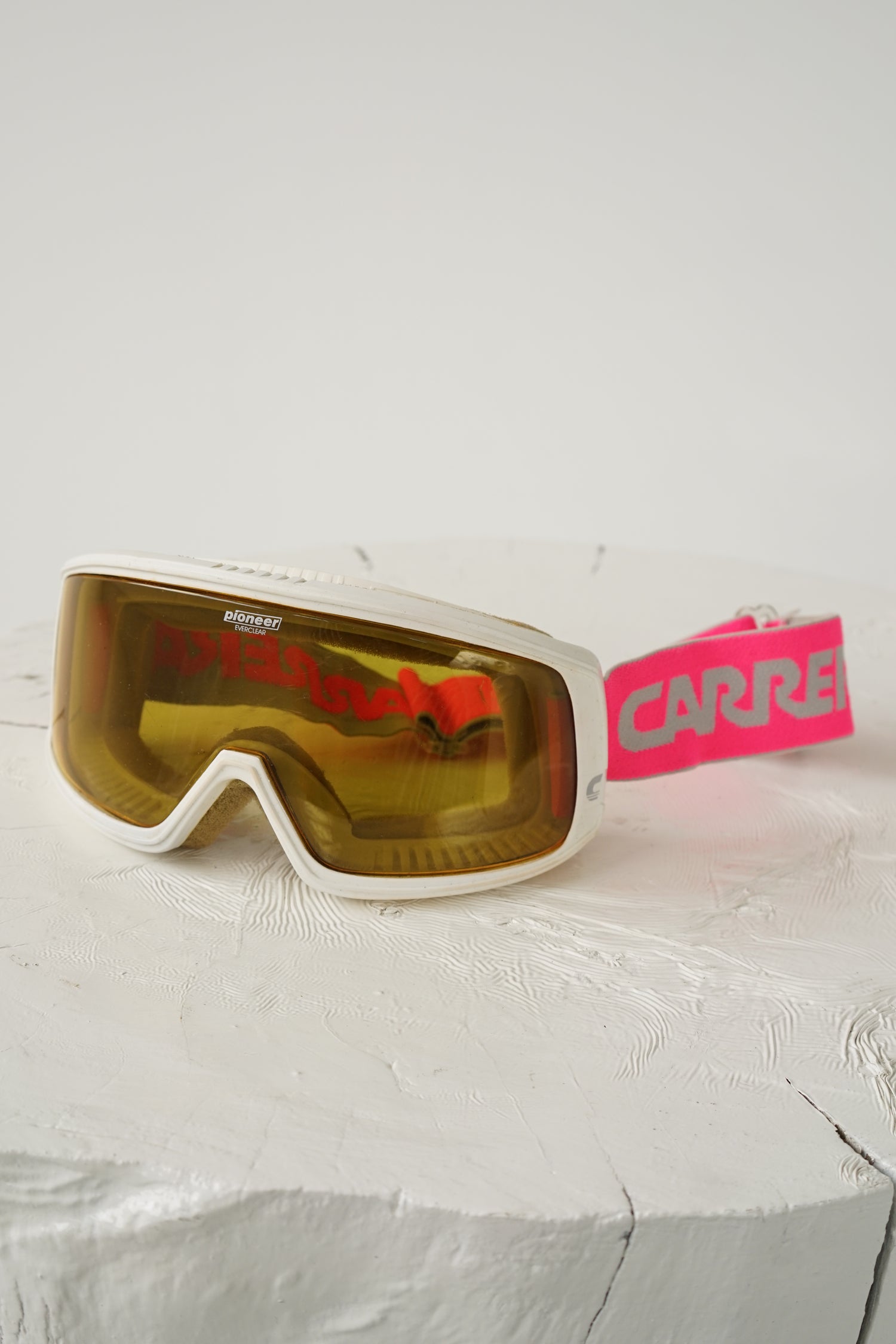 Lunette de ski vintage Carrera Pioneer Everclear blanche et rose fluo à lentille jaune taille standard