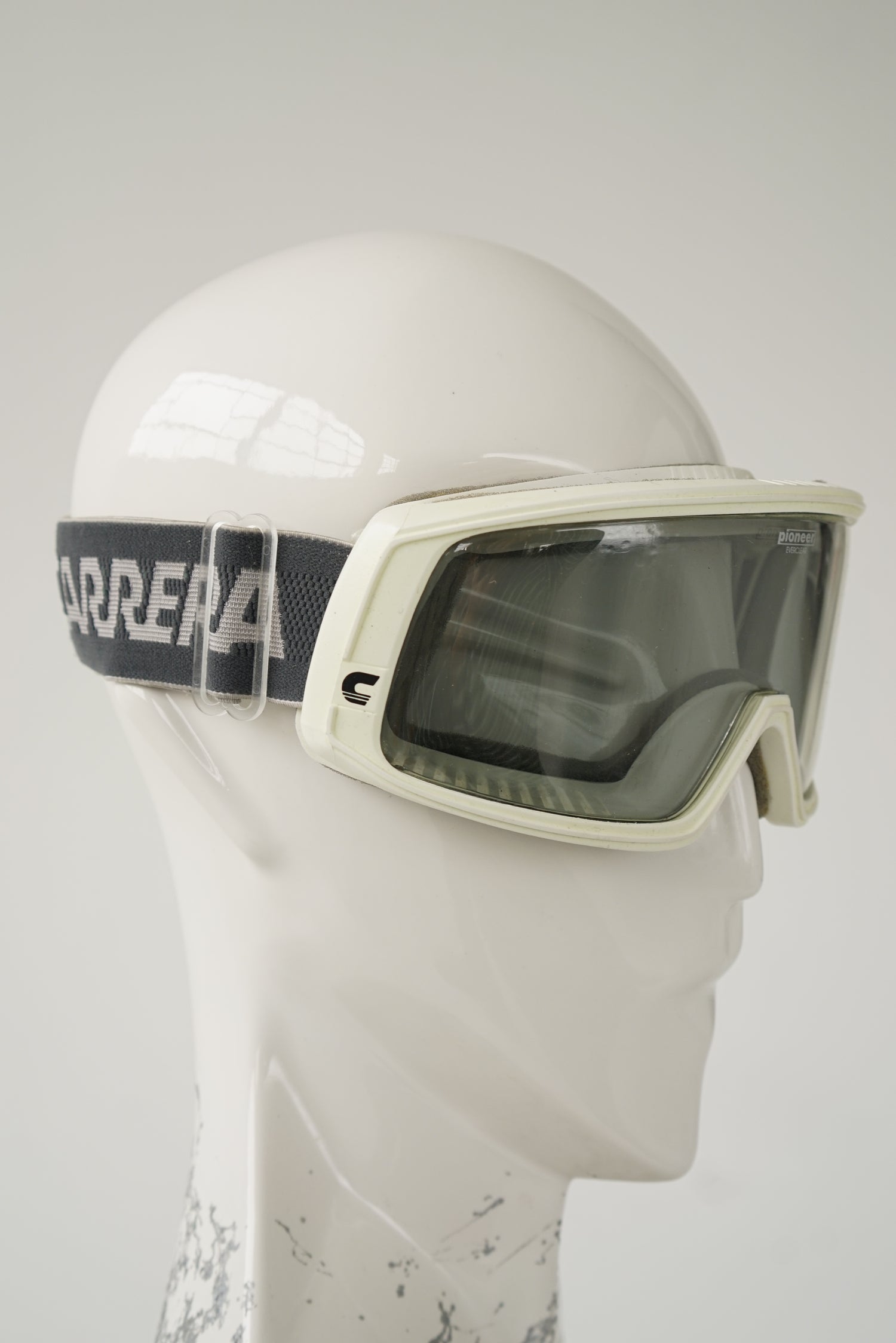 Lunette de ski vintage Carrera Everclear blanche et grise à coussin gris taille standard