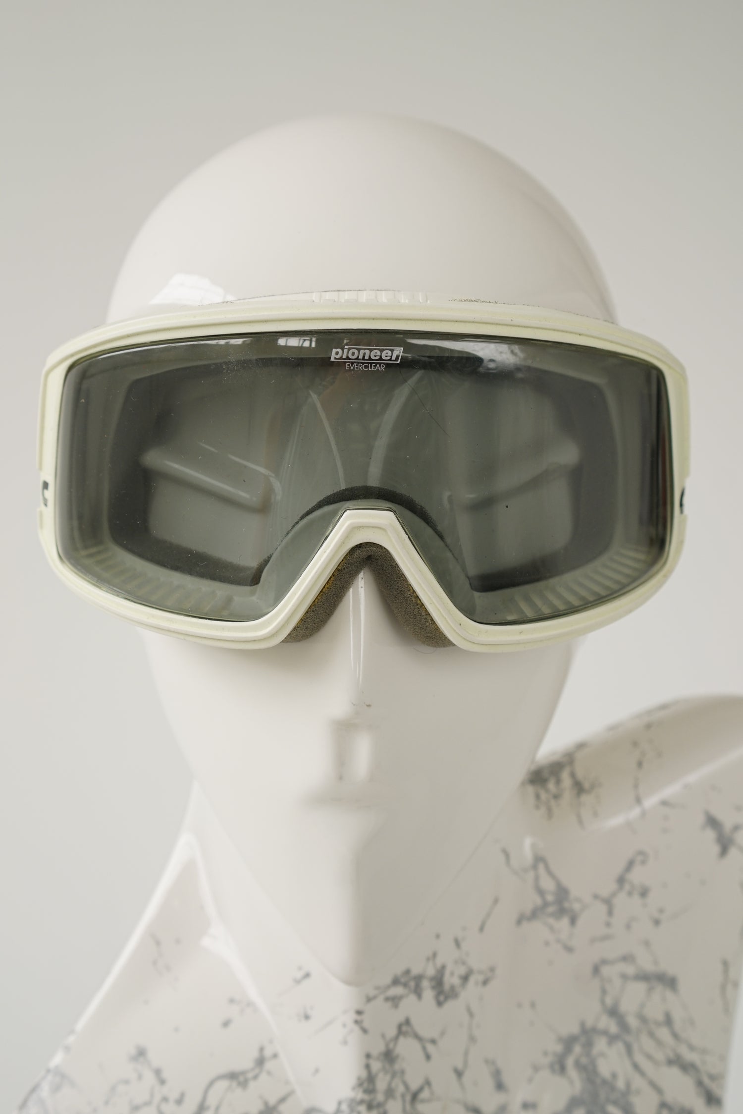 Lunette de ski vintage Carrera Everclear blanche et grise à coussin gris taille standard