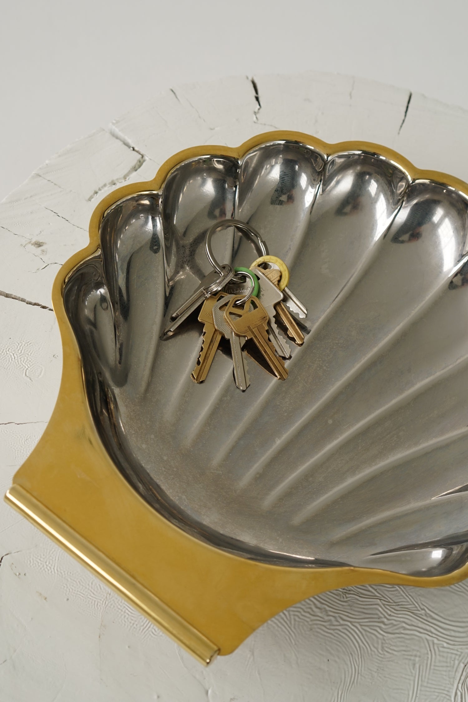 Large vintage seashell metal empty pocket