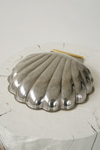 Charger l&#39;image dans la galerie, Grand vide poche coquillage vintage en métal
