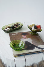 Charger l&#39;image dans la galerie, Panier vintage en verre dépression vert
