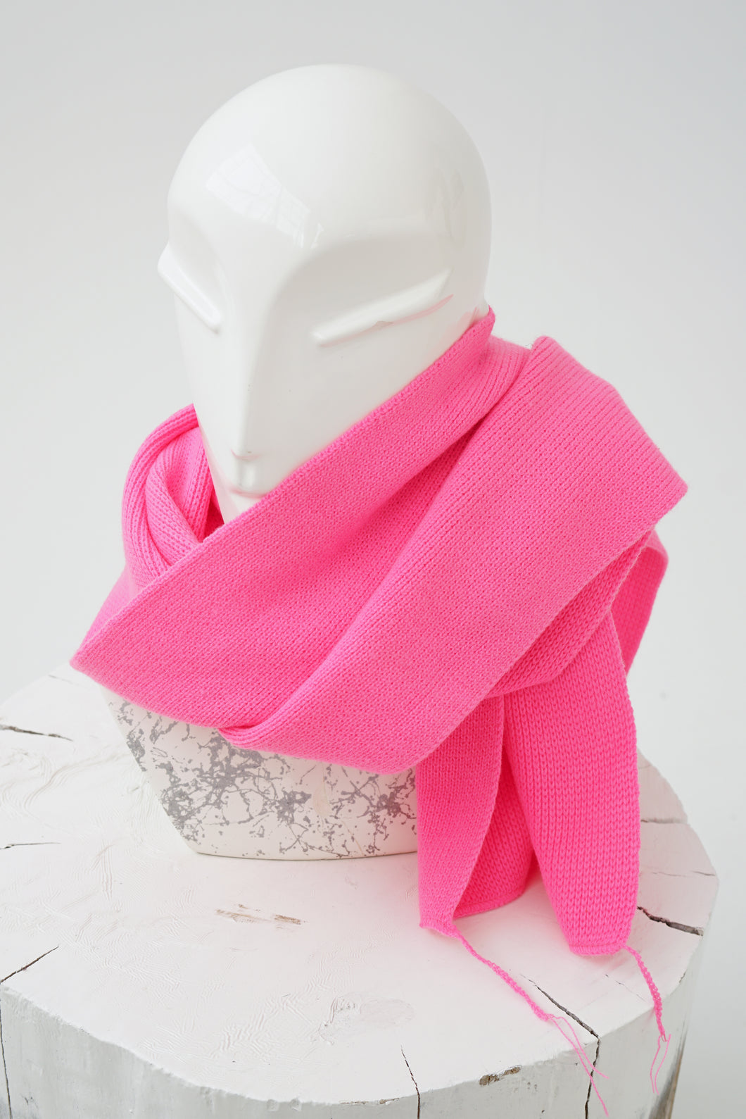 Long foulard tricoté rose fluo