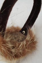 Charger l&#39;image dans la galerie, Cache oreille en fourrure à anse en velour brun O/S upcycled
