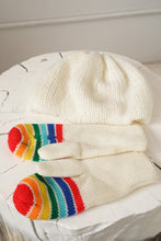 Charger l&#39;image dans la galerie, Ensemble tuque et mitaines multicolores en tricot vintage blanc
